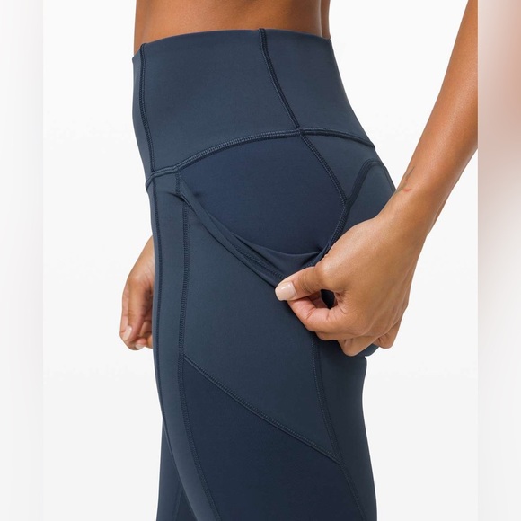 Lululemon navy all the right places crop, size 8 - Picture 4 of 11